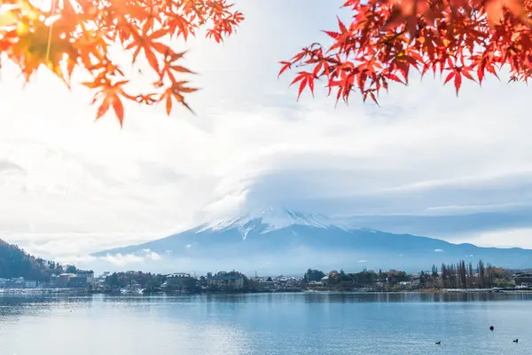 Dağ Fuji San ile bulutlu 