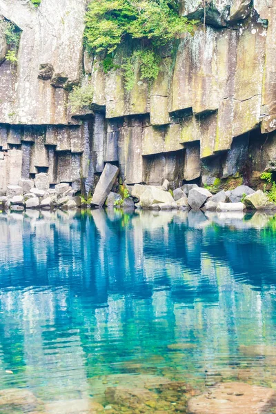 Cheonjeyeon wasserfälle in jeju isaland — Stockfoto