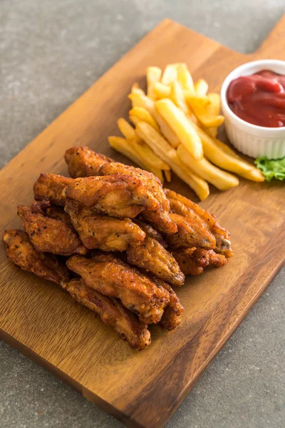 Kızarmış tavuk kanadı.