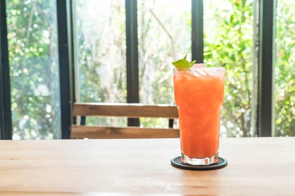 buzlu çilek ve portakal suyu