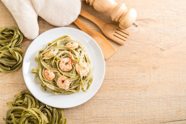 Karidesli ıspanak fettuccini makarna