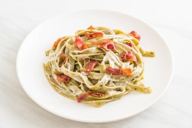 ıspanak fettuccini makarna pastırma ile