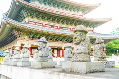 Jeju Adası Yakcheonsa tapınağında DOL Harubang