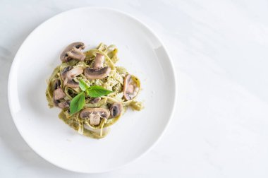 Mantarlı ıspanak fettuccine