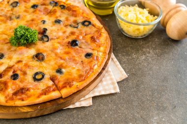 biberli pizza zeytin ile