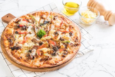 Barbekü domuz eti pizza