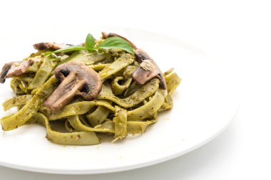 Mantarlı ıspanak fettuccine