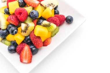 karışık taze meyve (çilek, ahududu, yaban mersini, kivi, mang