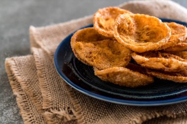 kurutulmuş rendelenmiş domuz etinin pirinç kraker