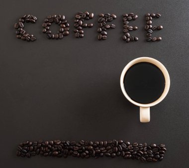 Kahve fincanı ve fasulye