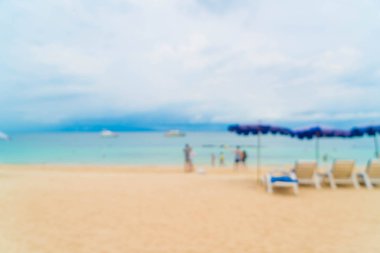 bulanıklık güzel lüks şemsiye ve sandalye deniz ve bea