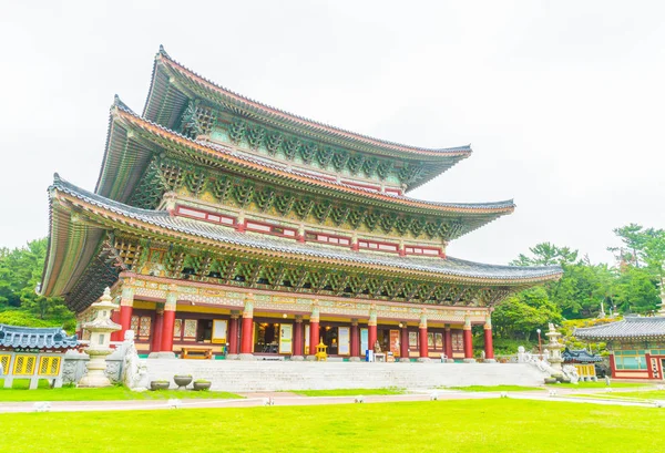 Yakcheonsa chrám ve městě Ostrov Jeju, Jižní Korea — Stock fotografie