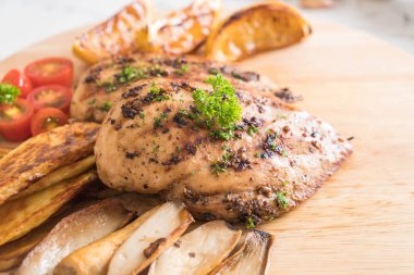 Sebzeli ızgara tavuk biftek 