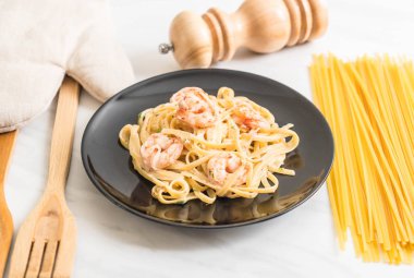 karides ile Fettuccini makarna