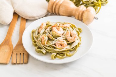 Karidesli ıspanak fettuccini makarna