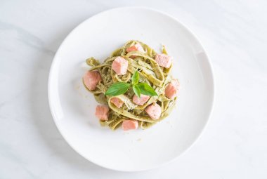 ıspanak fettuccine somon ile