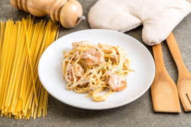 karides ile Fettuccini makarna