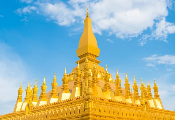 Gyönyörű építészeti Pha Luang az, Vientiane, Laosz. — Stock Fotó
