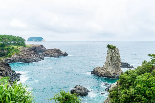 Jeju-do Oedolgae Rock (slavné přírodní památkou) ve městě Ostrov Jeju, — Stock fotografie