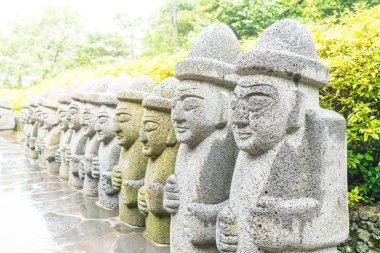 Dol hareubang, Cheonjiyeon Şelalesi'nde Bahçe park