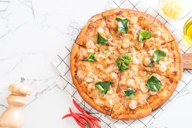 Baharatlı karides (Tom Yum) pizza