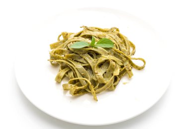 ıspanak fettuccine plaka üzerinde