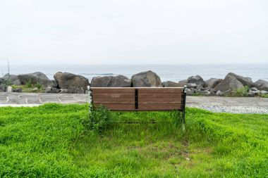 Deniz arka plan ile boş tezgah