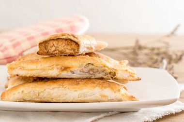 turta kurutulmuş rendelenmiş domuz ile sopa