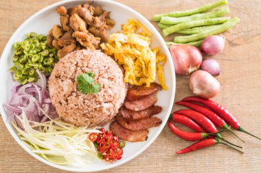 Pirinç ve karides ezmesi.