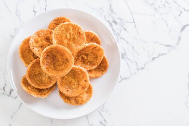 kurutulmuş rendelenmiş domuz etinin pirinç kraker