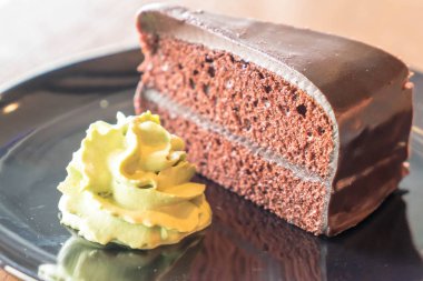 yeşil çay ile çikolatalı kek krem şanti