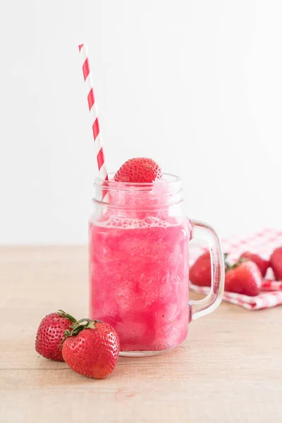 Frischer Erdbeer-Smoothie — Stockfoto