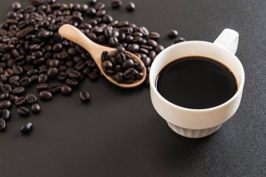 Kahve fincanı ve fasulye