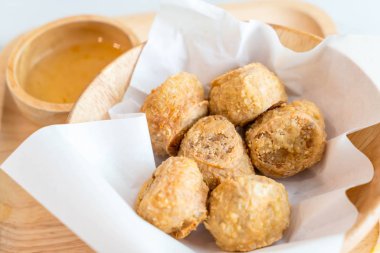 Derin kızarmış Yengeç rulo