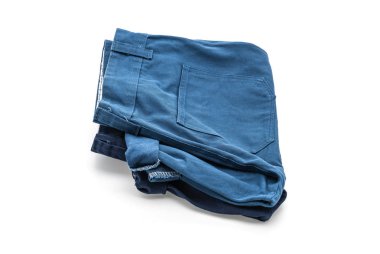 beyaz üzerine kısa pantolon