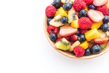 karışık taze meyve (çilek, ahududu, yaban mersini, kivi, mang