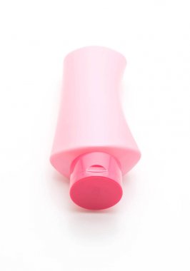 şampuan şişesi üzerinde beyaz izole 