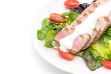 Tuna biftek salatası ile