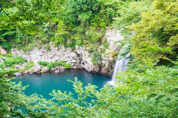 Cascate di cheonjeyeon a Jeju Isaland — Foto Stock