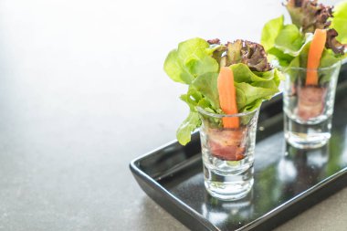 pastırma ile salata rulo