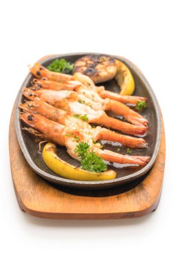 Sarımsaklı ve limonlu kızarmış karides.