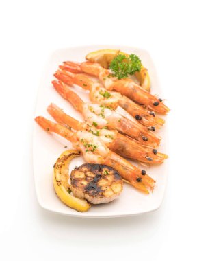 Sarımsaklı ve limonlu kızarmış karides.