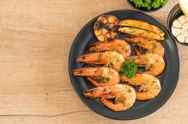 gebakken garnalen met knoflook 