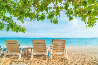 Güzel lüks şemsiye ve plaj sandalye