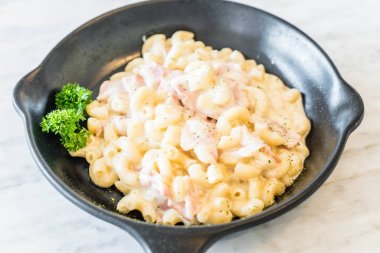 jambon ve peynirli makarna