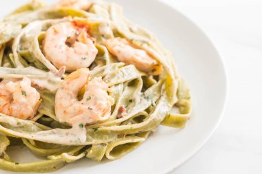 Karidesli ıspanak fettuccini makarna