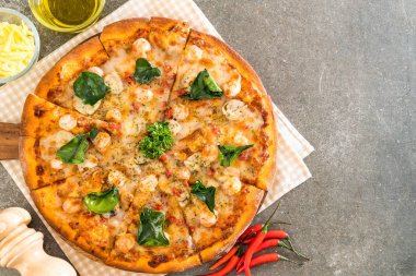 Baharatlı karides (Tom Yum) pizza