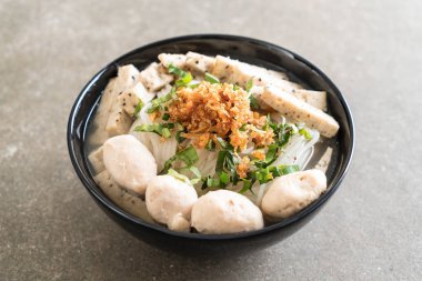 Vietnamca erişte (pho) 