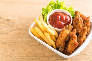 Kızarmış tavuk kanadı.