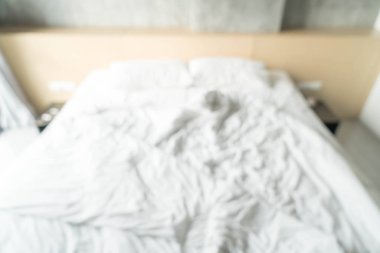buruşuk yatak beyaz dağınık yastık ile bulanıklık